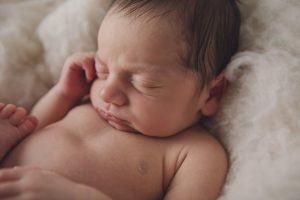 newborn baby photography close up cream macro