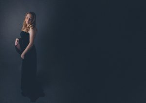 pregnancy photography black dress