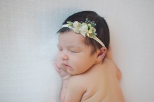 newborn baby photography ivy nell headband close up face
