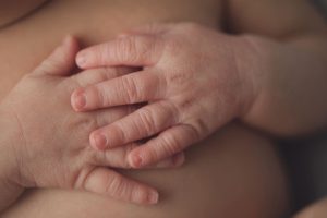 macro newborn baby photography fingers features