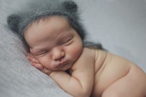 natural newborn baby photography bear hat