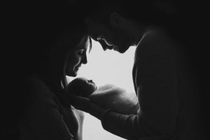 natural newborn baby photography backlight backlit parents silhouette