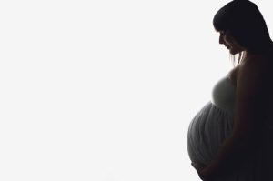 silhouette backlight maternity pregnancy photography
